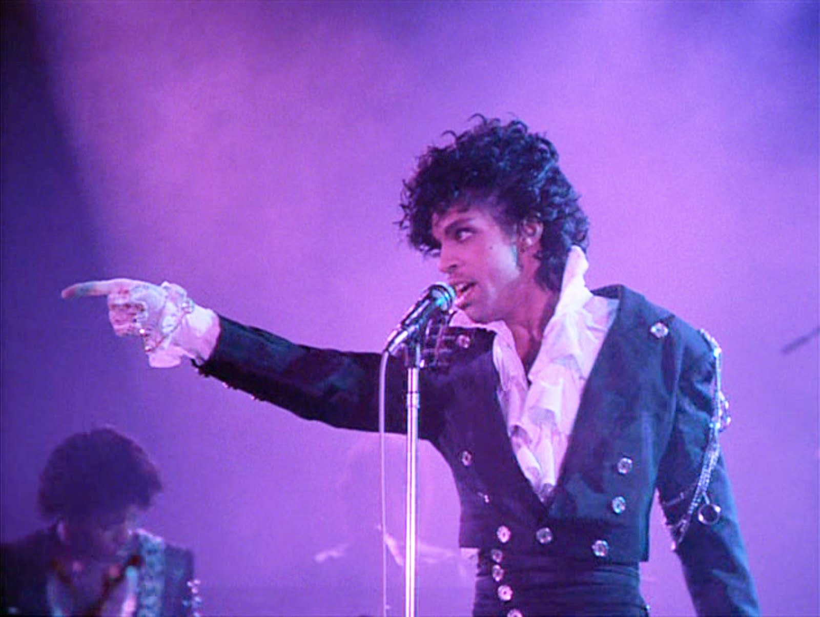 Snapchat Adds A Purple Rain Filter To Mourn Prince